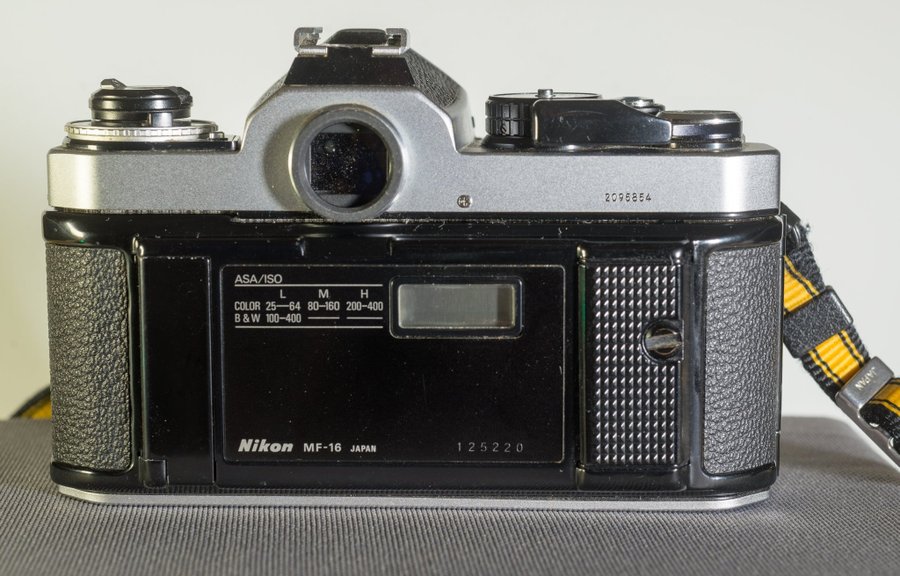 Nikon FE2 med databack MF-16