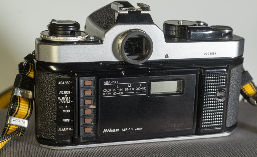 Nikon FE2 med databack MF-16