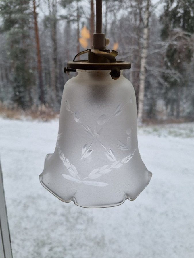 Lantlig romantisk frostad lampa med mönsterslipning motiv fåglar och blad