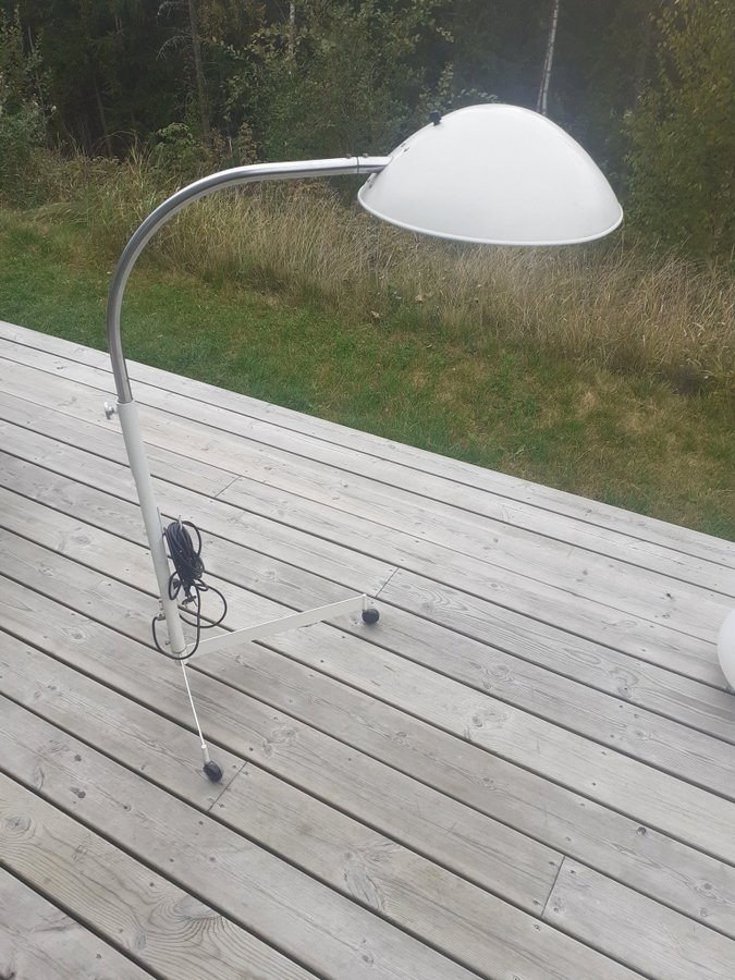 Golvlampa Kosta lampan AB komet