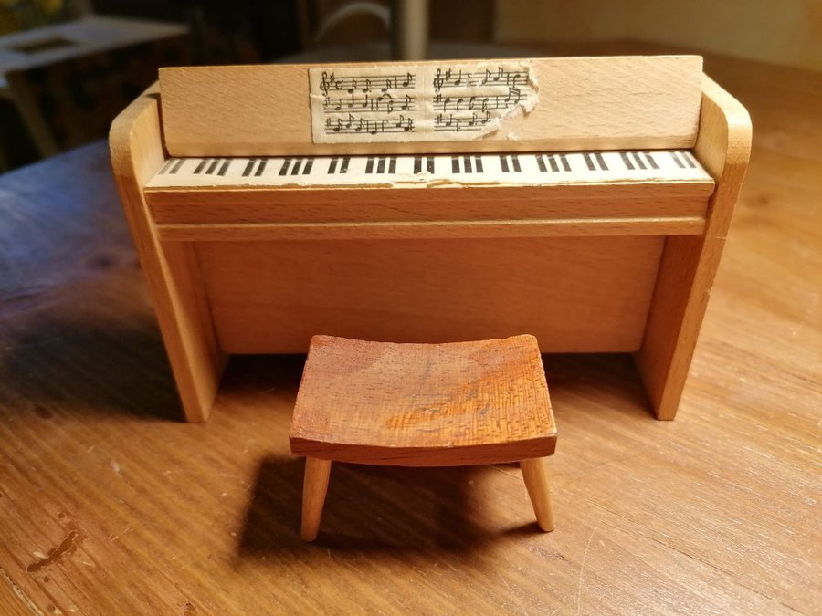 Miniatyr piano "Lerro"