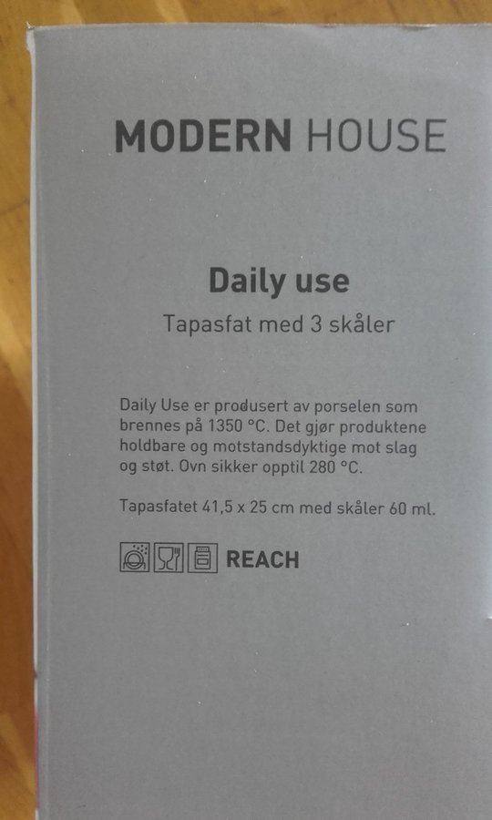 HELT NY! Daily Use Snacks- och Tapasfat 41x25 cm med 3 skålar i vitt porslin.