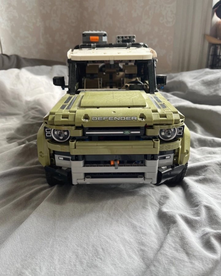 LEGO Technic Land Rover Defender 42110