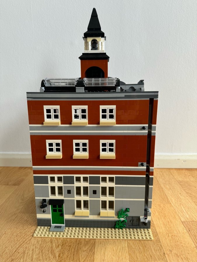 LEGO Creator Expert - Town Hall (10224)