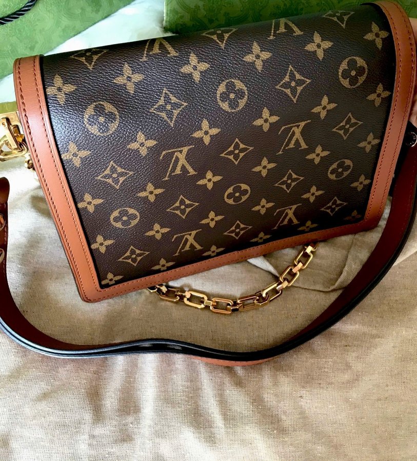 Louis Vuitton Dauphine MM