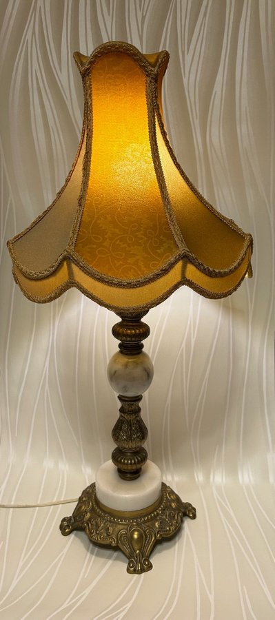 Vintage stor bordslampa i marmor och mässing Sammetsskärm 60-tal Boudoir Patina