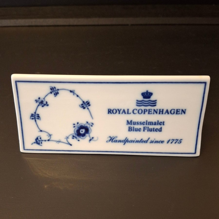 Royal Copenhagen Musselmalet stand