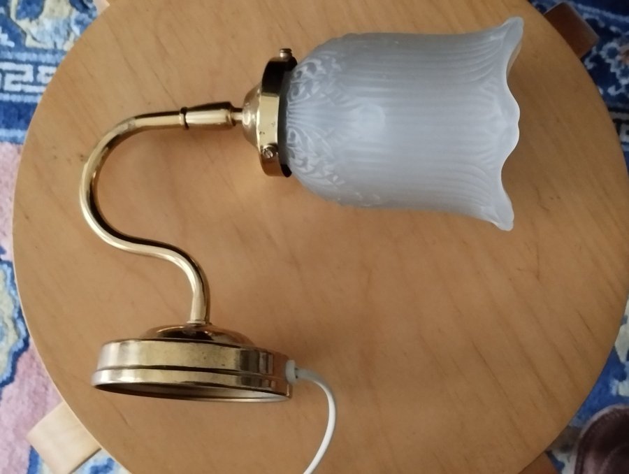 Fin vägglampa bra skick modern el