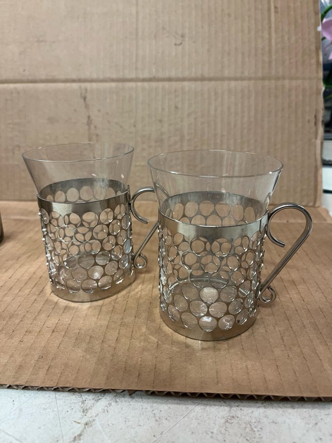 2 st Glas med Metallhållare