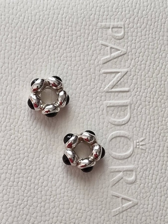 Pandora onyx två charms