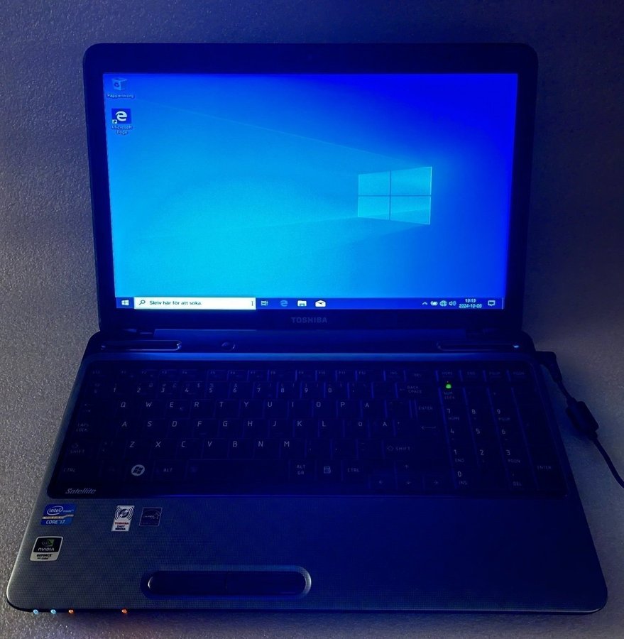 Toshiba Satellite L755-10R Laptop. Core i7. Win 10 PRO 64-bit.