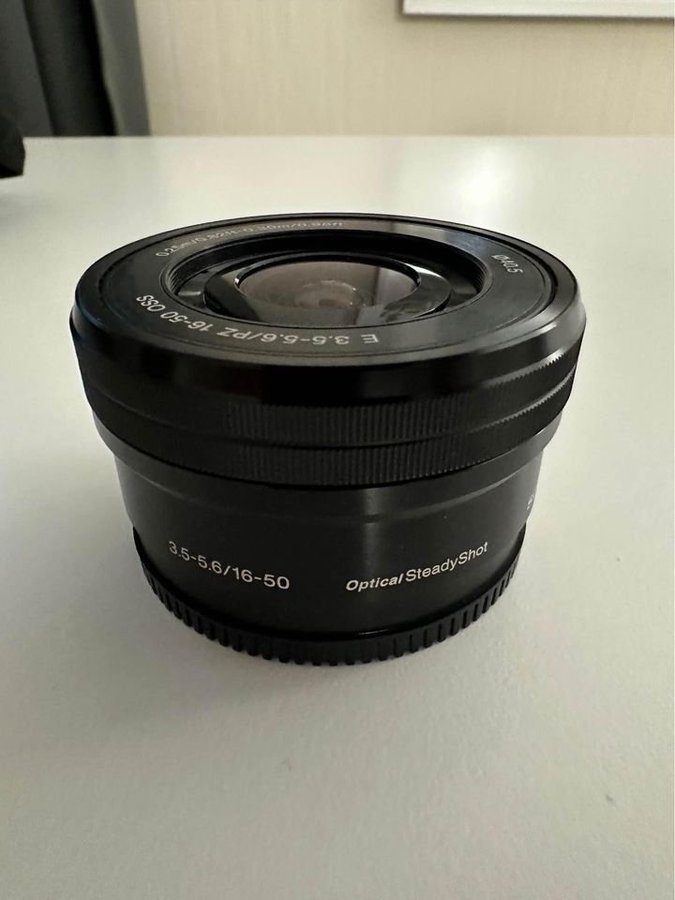 Sony E 16-50mm F35-56 OSS Objektiv