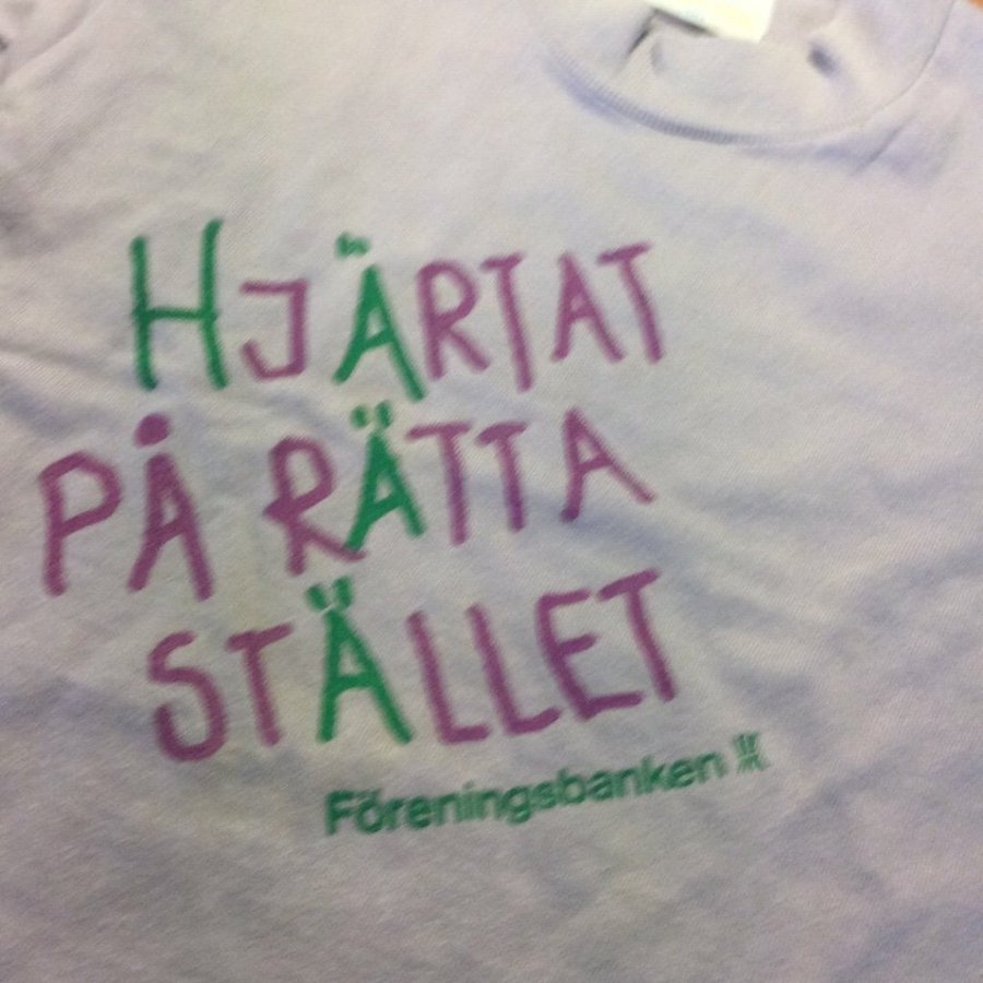 Svensk Trika lila t-shirt, storlek 80 från föreningsbanken