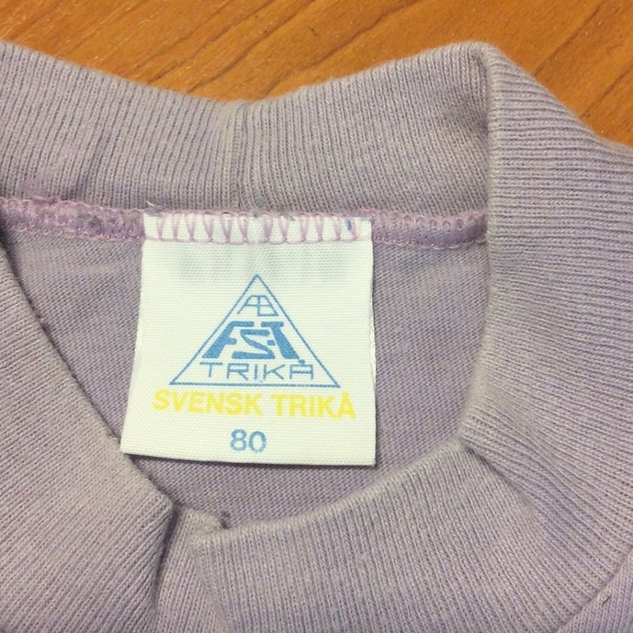 Svensk Trika lila t-shirt, storlek 80 från föreningsbanken