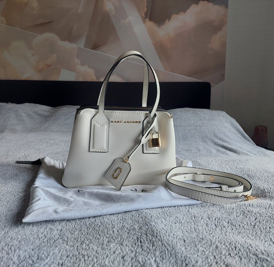 Marc Jacobs Editor 29 Tote Ivory med matchande öronhängen