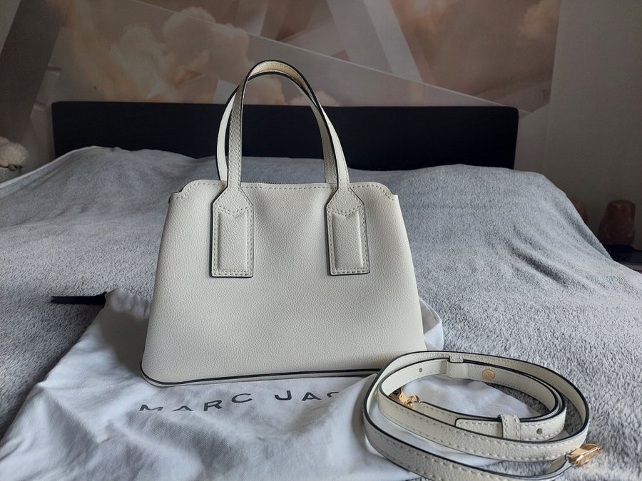 Marc Jacobs Editor 29 Tote Ivory med matchande öronhängen