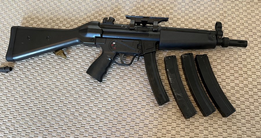 Classic Army MP5 med 4 mag