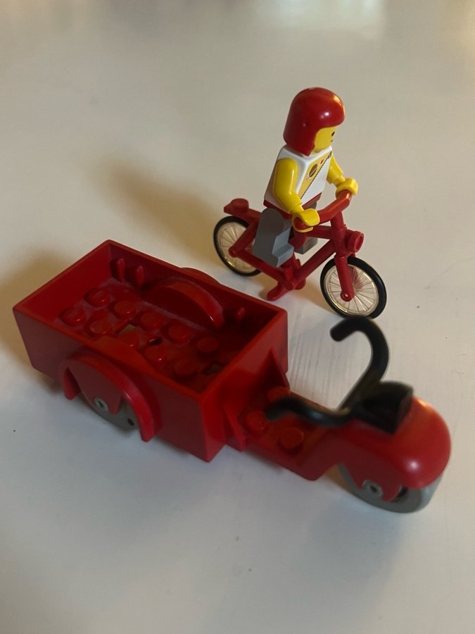 Lego figur, cykel och moped