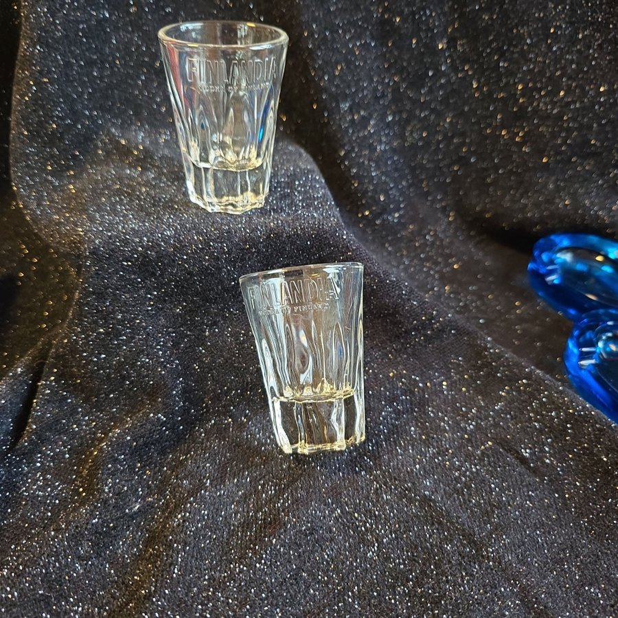 2 st Finlandia Shotglas / Finlandia snapsglas.