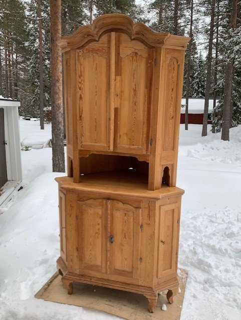 Antik Hörnskåp , 1850-1870 tal , toppskick, Antique Corner cupboard 1850-1870