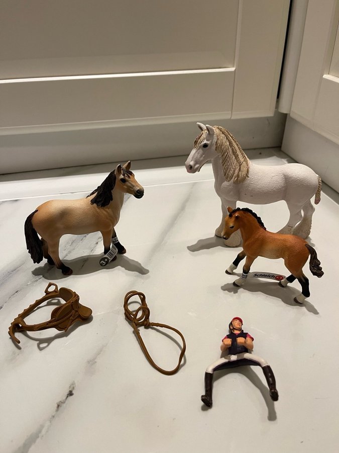 Schleich Hästar och tillbehör