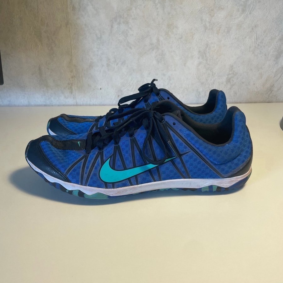 Nike spikskor i storlek 425