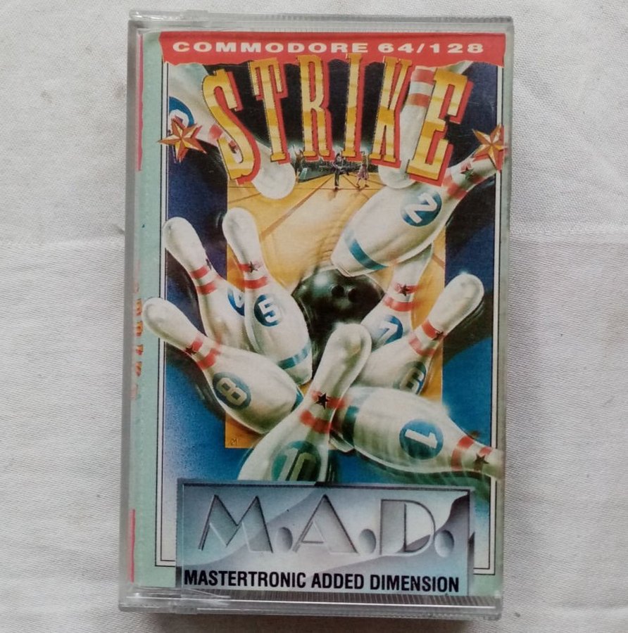 Strike (MAD - Mastertronic) [Svart Kassett] - Commodore 64 / C64 Spel