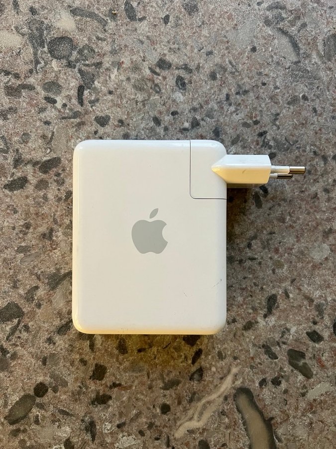 Apple AirPort Express Base Station - Model A1088 - Laddare