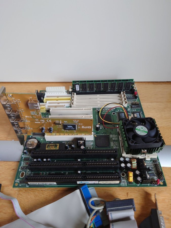 1998 Acorp STX29, chipset Intel 440TX, AMD K6 @266 , 128 MB RAM