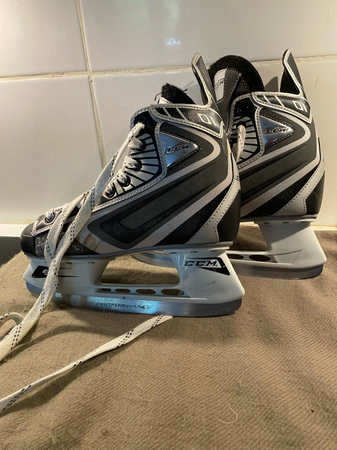 CCM Performance Ishockey Skridskor Storlek 38