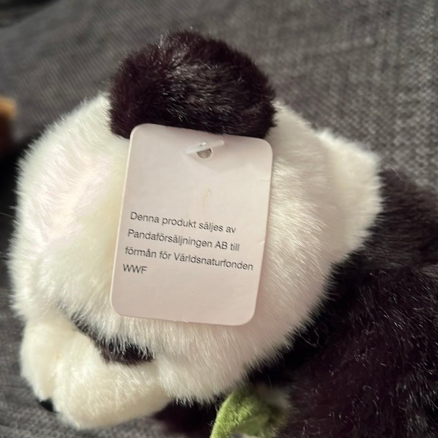 2 stycken gosedjur från WWF - Panda och Björn