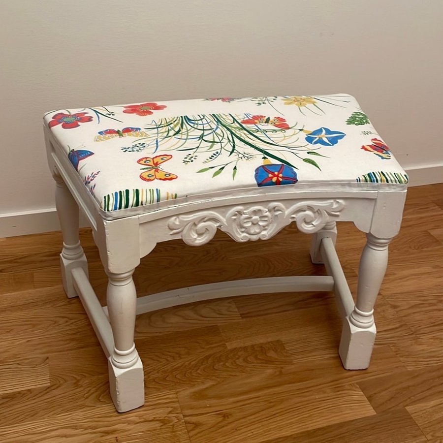 Vintage Pall Pianopall 1900-tal. Tyg ’Fjärilar, Blommor, Gräs’ Josef Frank