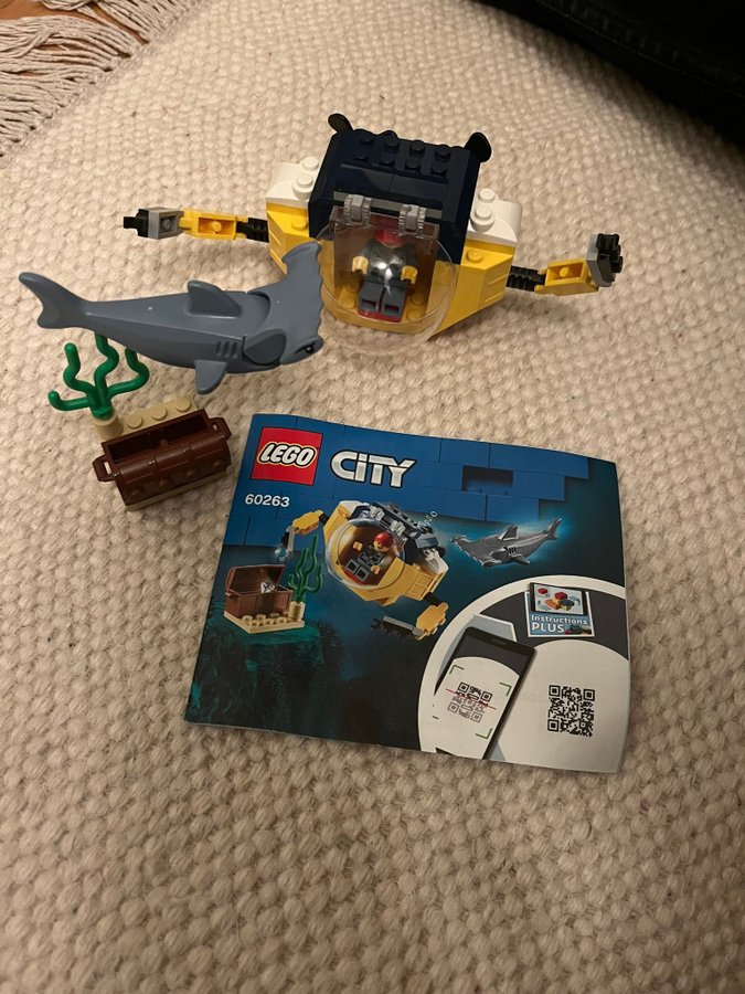 Lego City 60263 - Ubåt med haj