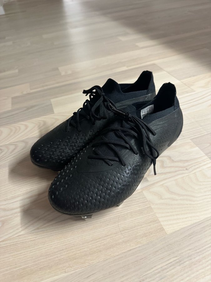 Adidas Fotbollsskor strl 39