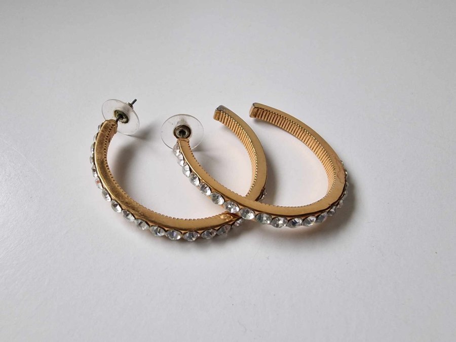 Örhängen "Gold hoops"