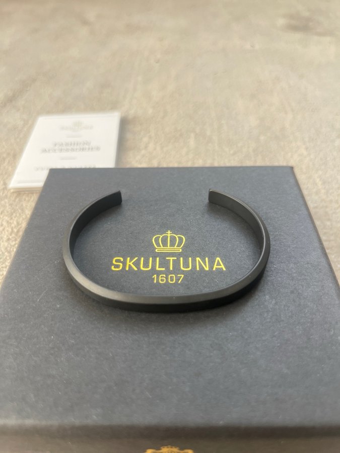 Skultuna ”Icon Cuff” Armband