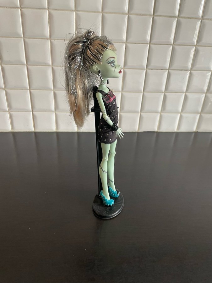 Monster High GENERATION 1 Sweet 1600 Frankie Stein Doll