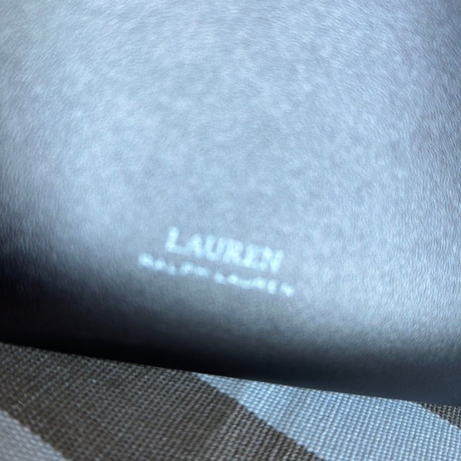 Lauren Ralph Lauren skinnväska 1000kr