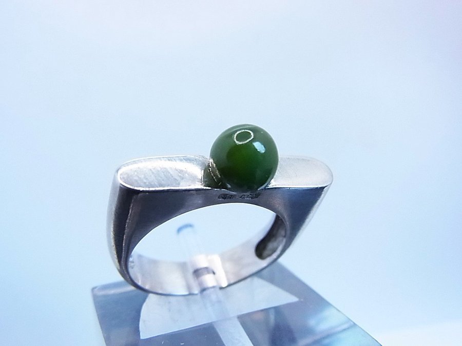 JADE RING SILVER 925 MODERN DESIGN. HANDGJORDA.