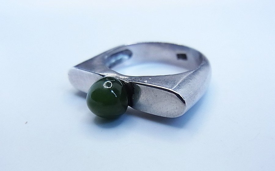 JADE RING SILVER 925 MODERN DESIGN. HANDGJORDA.