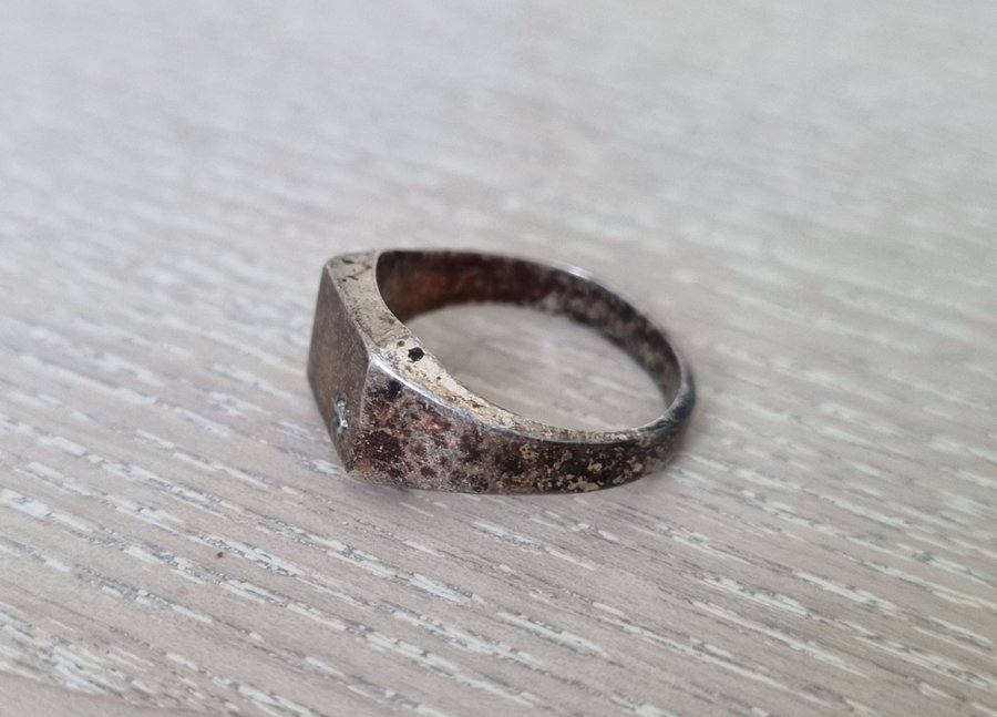 Ring med sten silver 830 308 gram