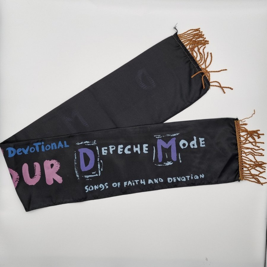 tour scarf