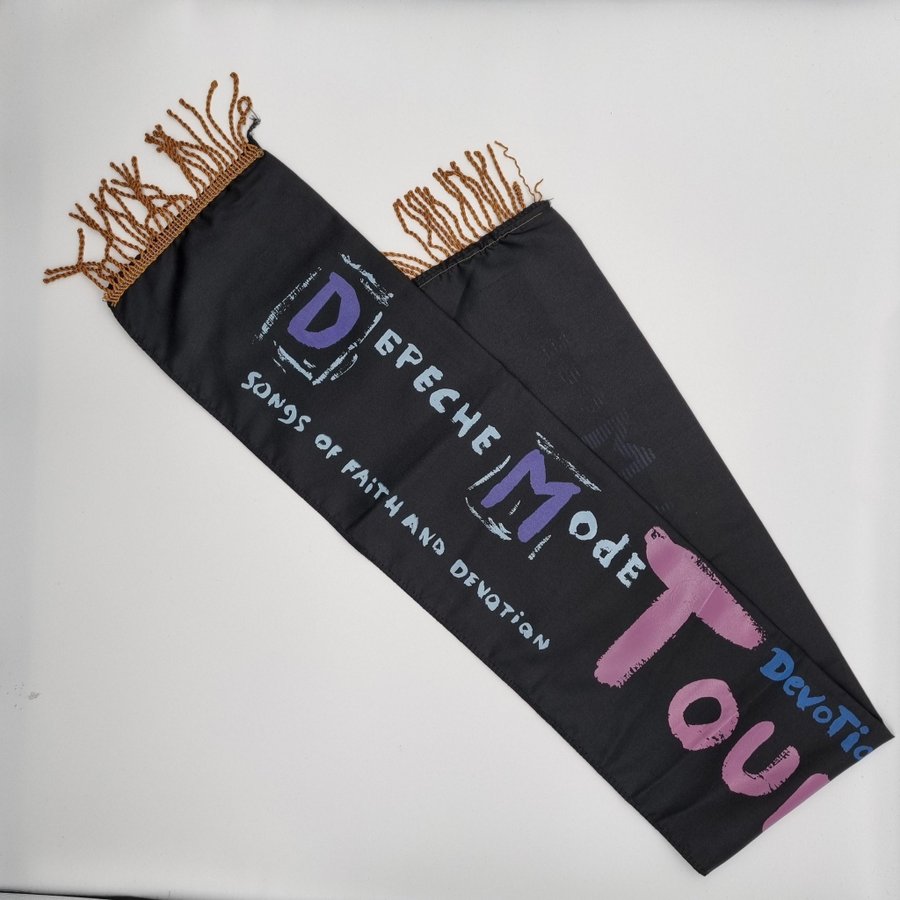 tour scarf