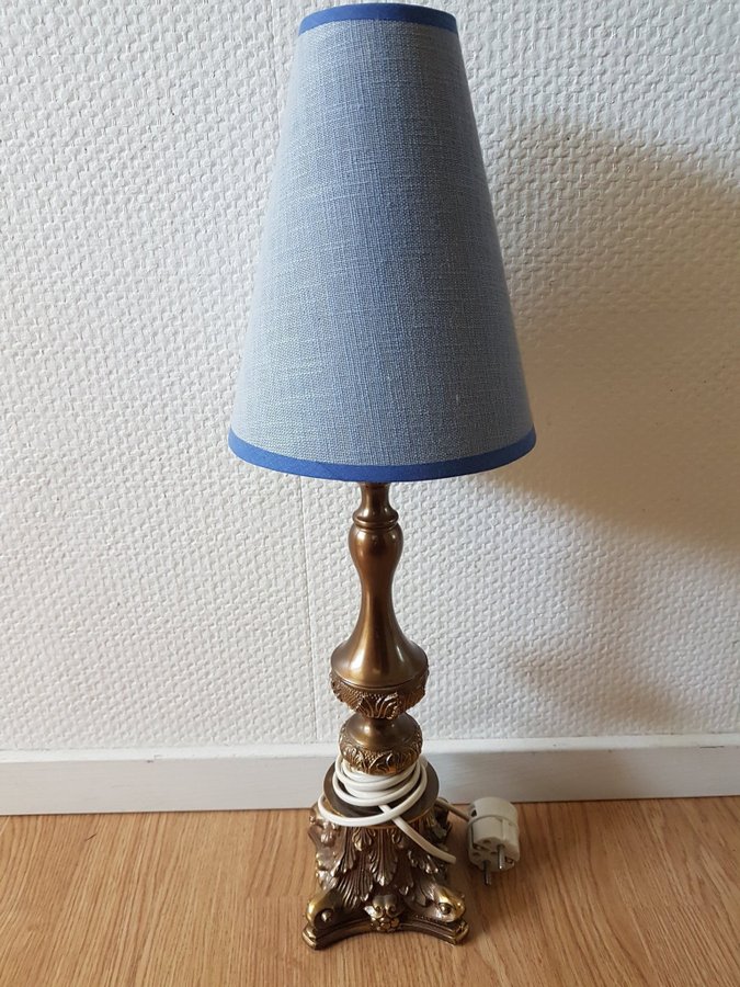 Pampig vintage bordslampa Rokokostil Mässing