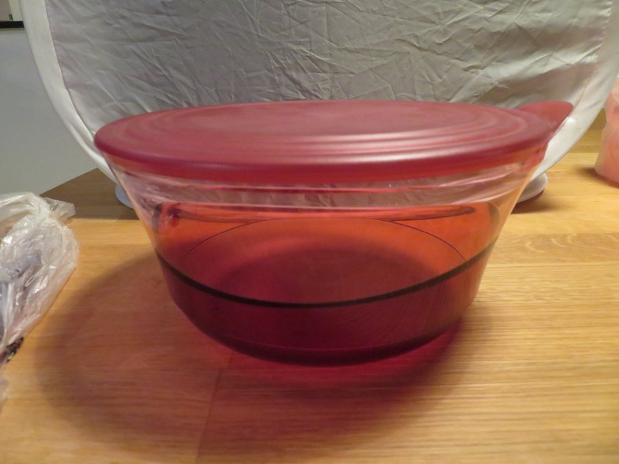 *** Tupperware Elegance 2.3l med lock och salladsbestick (NY) ***