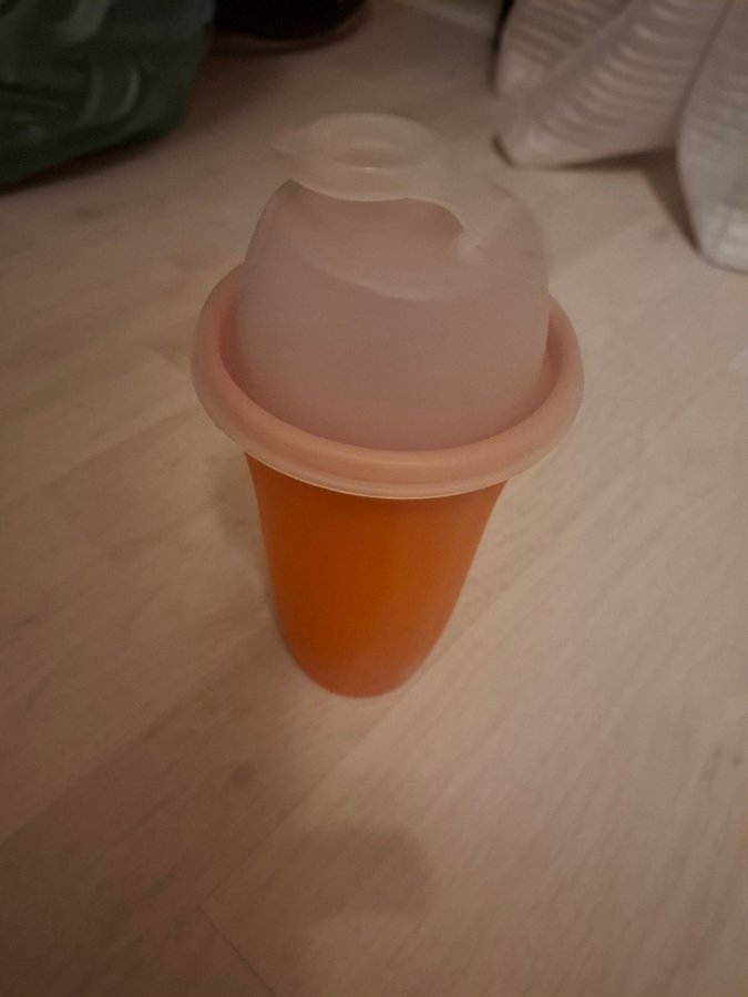 Retro shaker tupperware