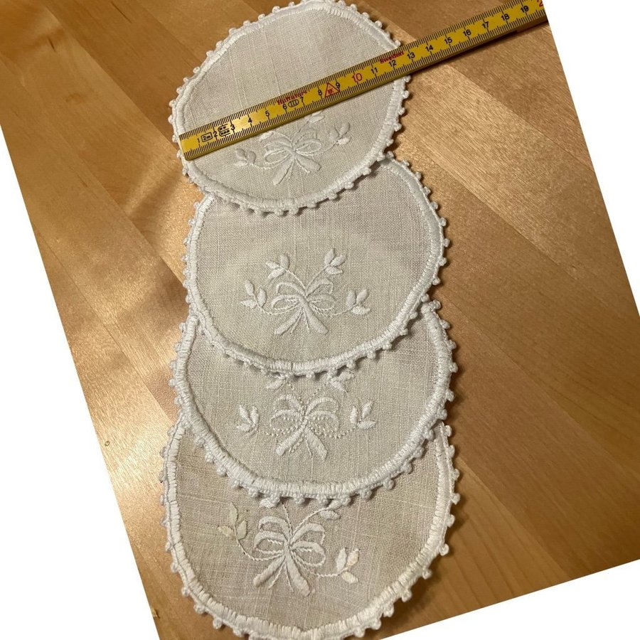 4 st. Broderade Underlägg