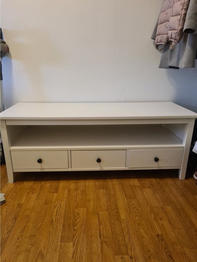 TV-bänk med 3 lådor Hemnes