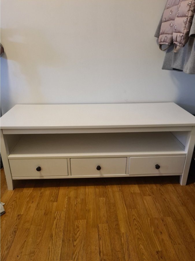 TV-bänk med 3 lådor Hemnes