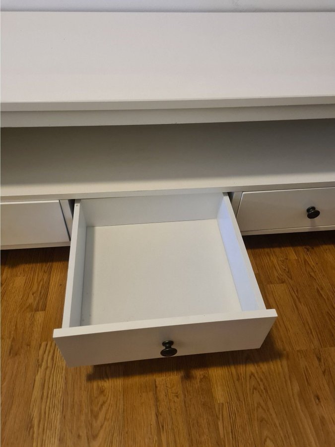 TV-bänk med 3 lådor Hemnes